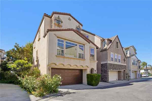 2889 Plaza Del Amo #405